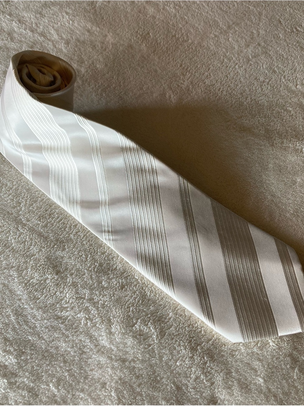 Donald J Trump Signature Collection Hand Made 100% Silk Necktie. Cream Stripes